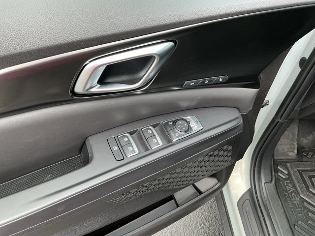 Used 2026 Kia Carnival SX w/ SX Dark Edition Package FWD image 16