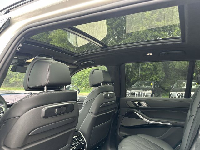 Used 2026 BMW X7 xDrive40i w/ M Sport Package AWD/4WD image 22