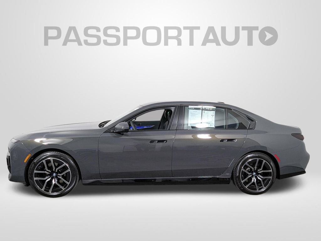Used 2026 BMW i7 eDrive50 w/ Executive Package RWD image 2