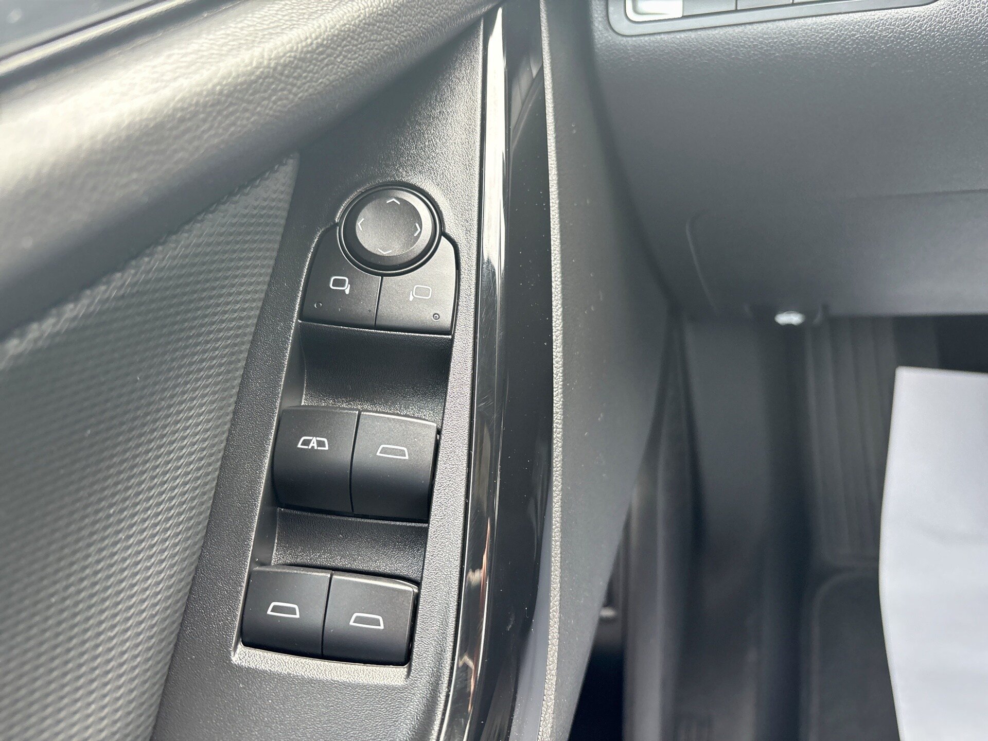 Used 2025 Chevrolet Equinox LT w/ Convenience Package II AWD/4WD image 18
