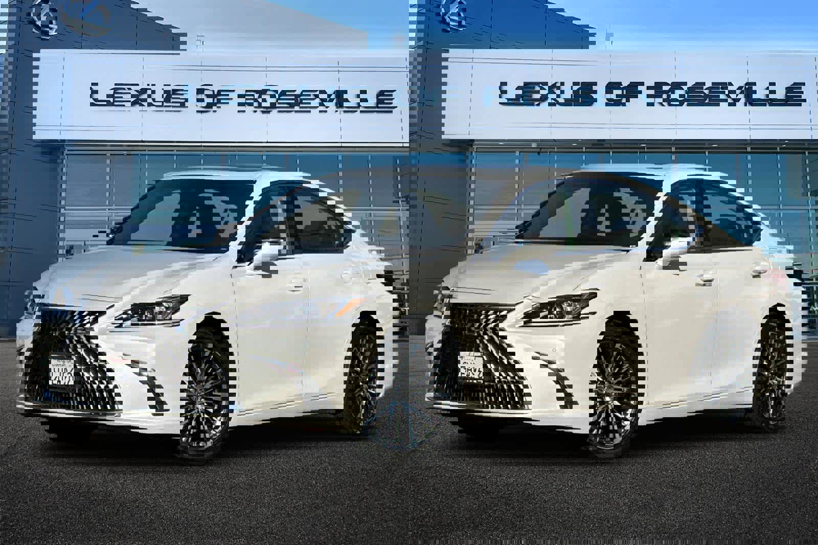 Used 2023 Lexus ES 300h w/ Premium Package image 1