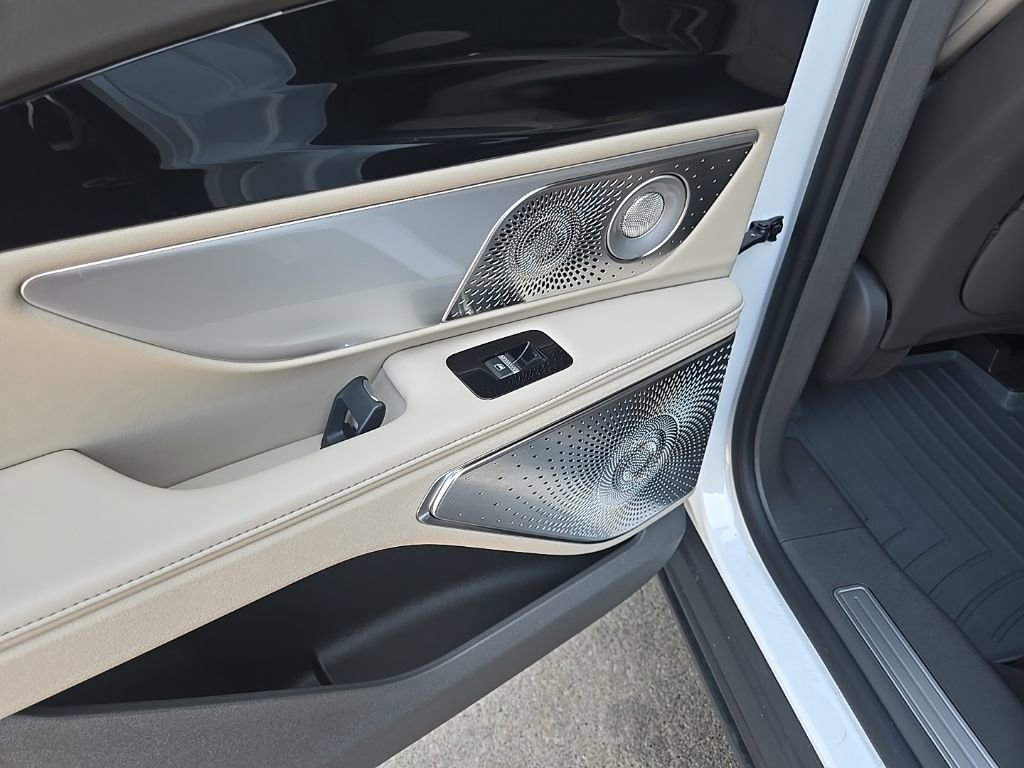 Used 2025 Lincoln Nautilus Reserve image 94