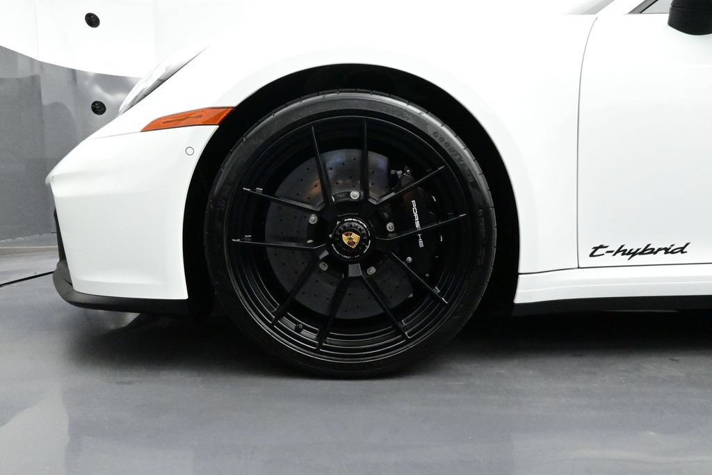 Certified 2026 Porsche 911 Targa 4 GTS AWD/4WD image 6