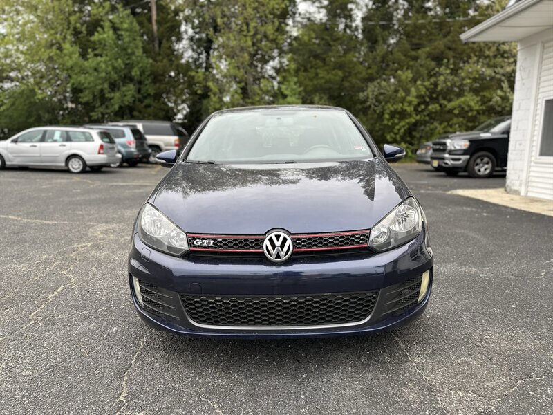 Used 2011 Volkswagen Golf 4-Door FWD image 3