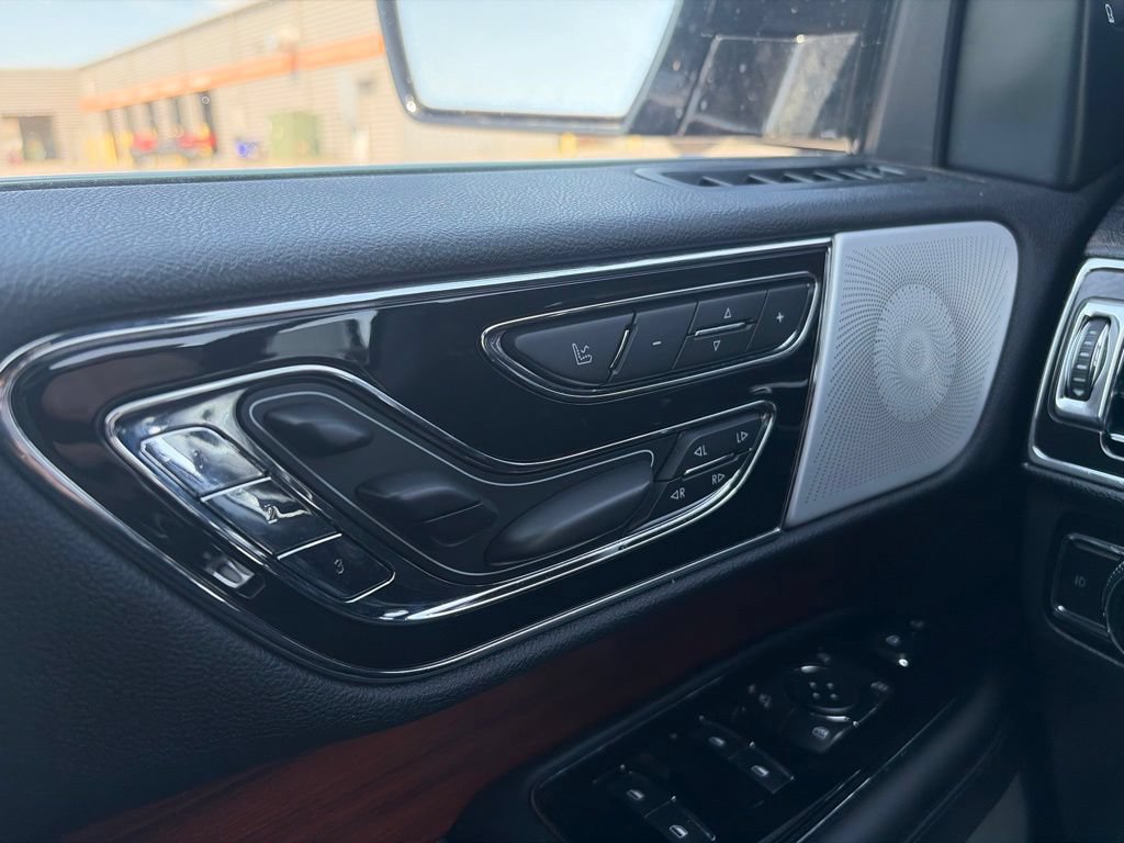 Used 2020 Lincoln Navigator Reserve w/ Luxury Package AWD/4WD image 21