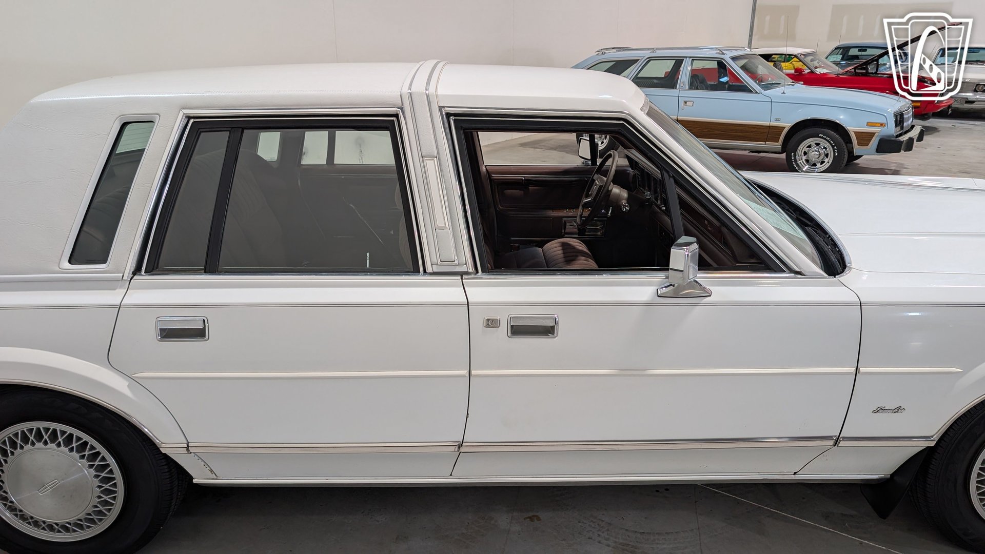 Used 1988 Lincoln Town Car RWD image 35