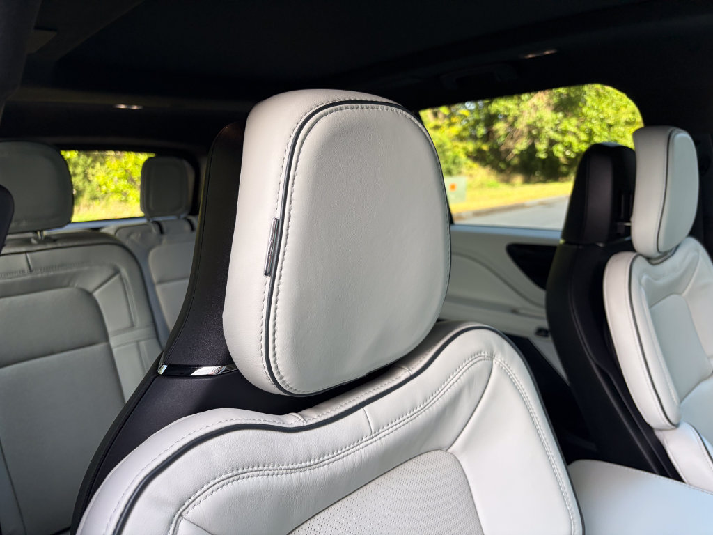 New 2026 Lincoln Aviator Black Label w/ Dynamic Handling Package AWD/4WD image 36