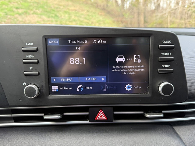 Used 2021 Hyundai Elantra SE image 19