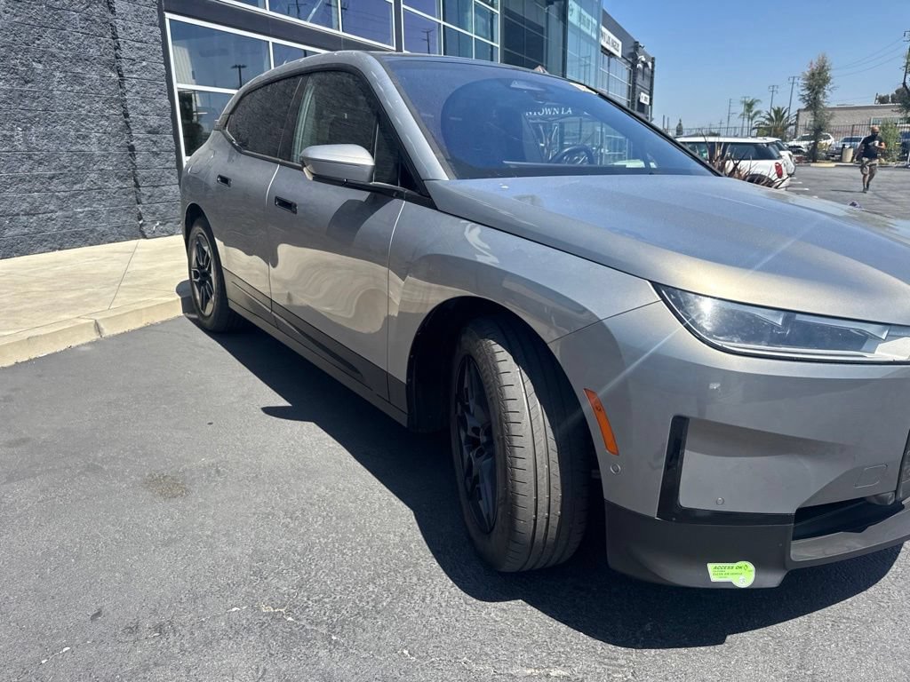 Used 2023 BMW iX xDrive50 AWD/4WD image 9