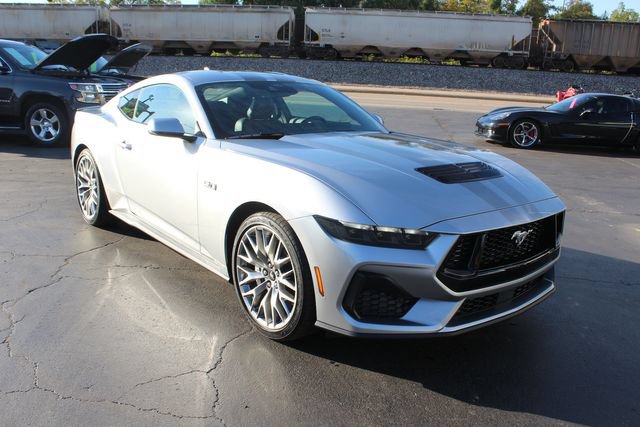 Used 2026 Ford Mustang GT Premium RWD image 32