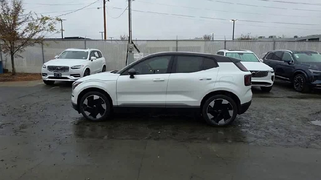 New 2025 Volvo EX30 Plus w/ Protection Package Premier AWD/4WD image 5