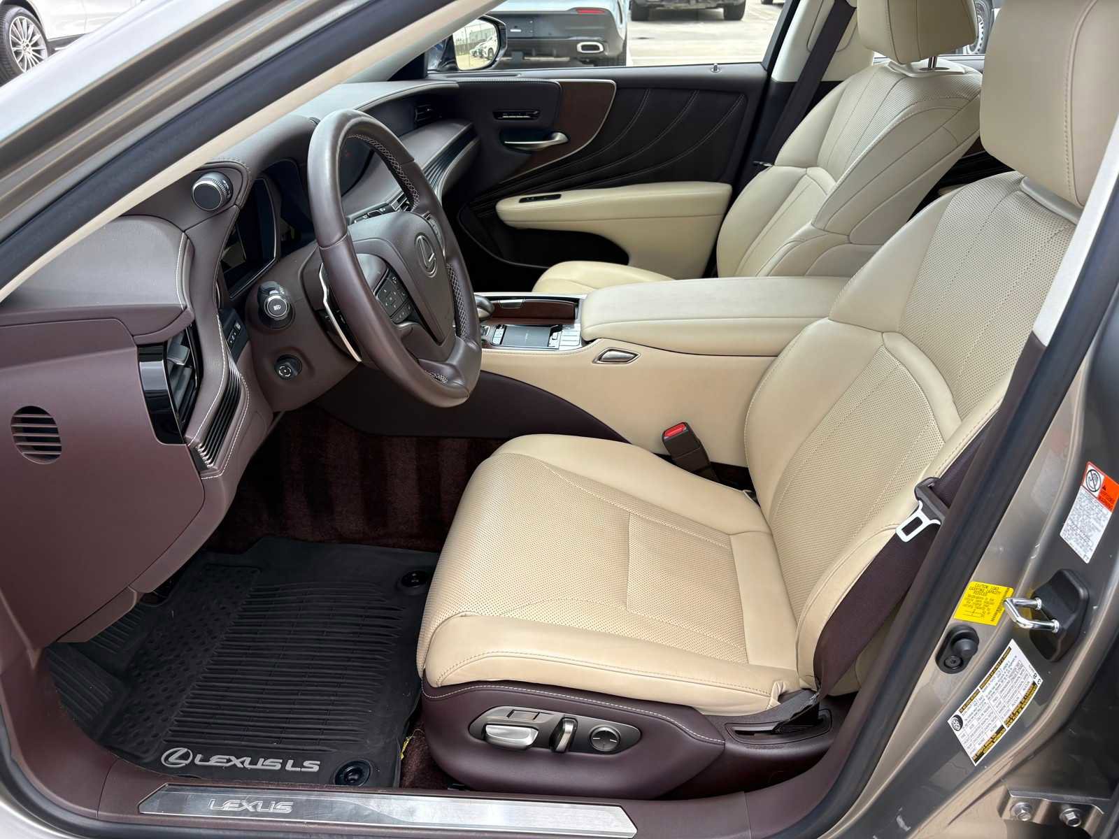 Used 2020 Lexus LS 500 w/ Accessory Package (Z2) RWD image 13