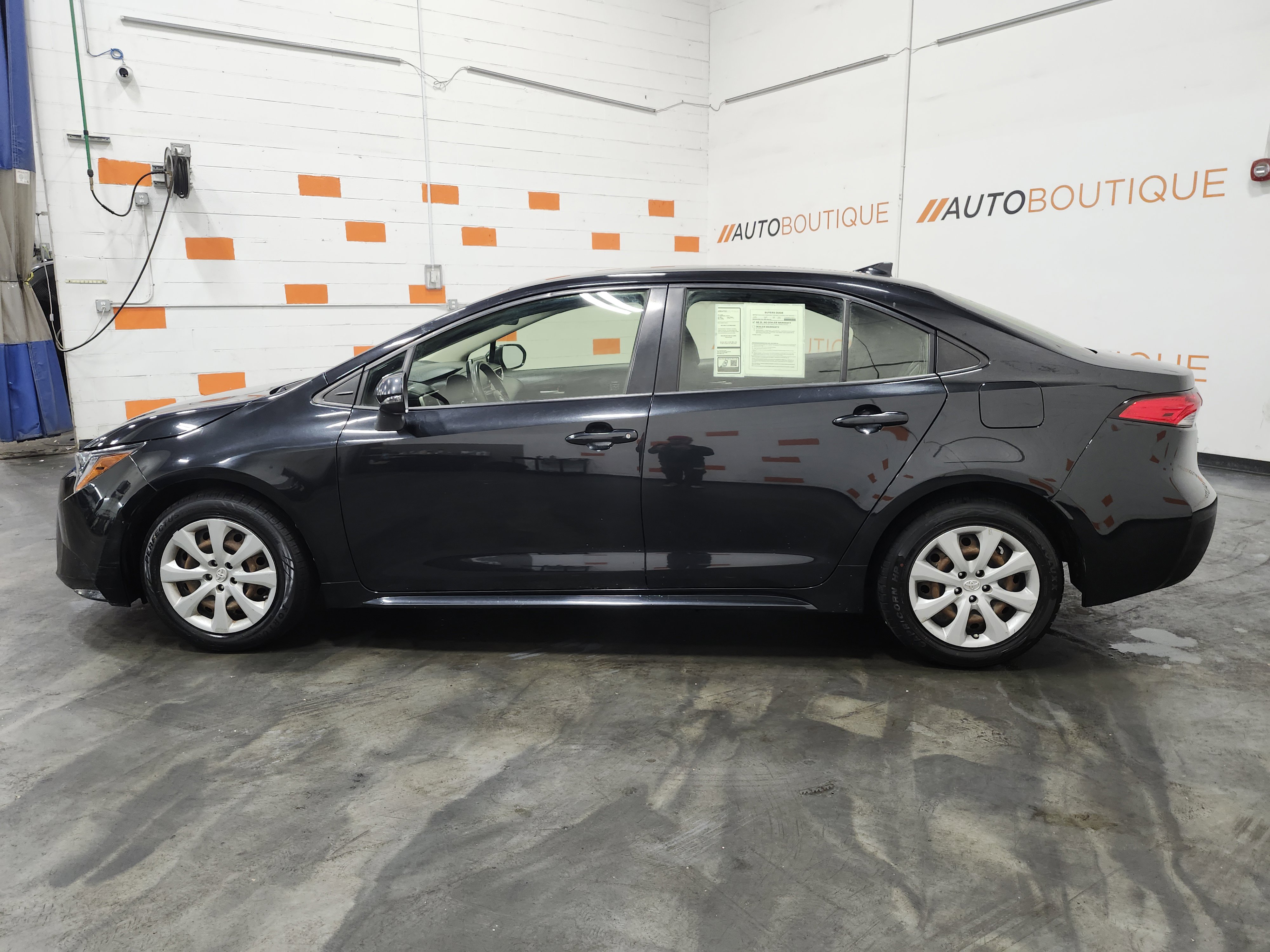 Used 2020 Toyota Corolla LE image 12
