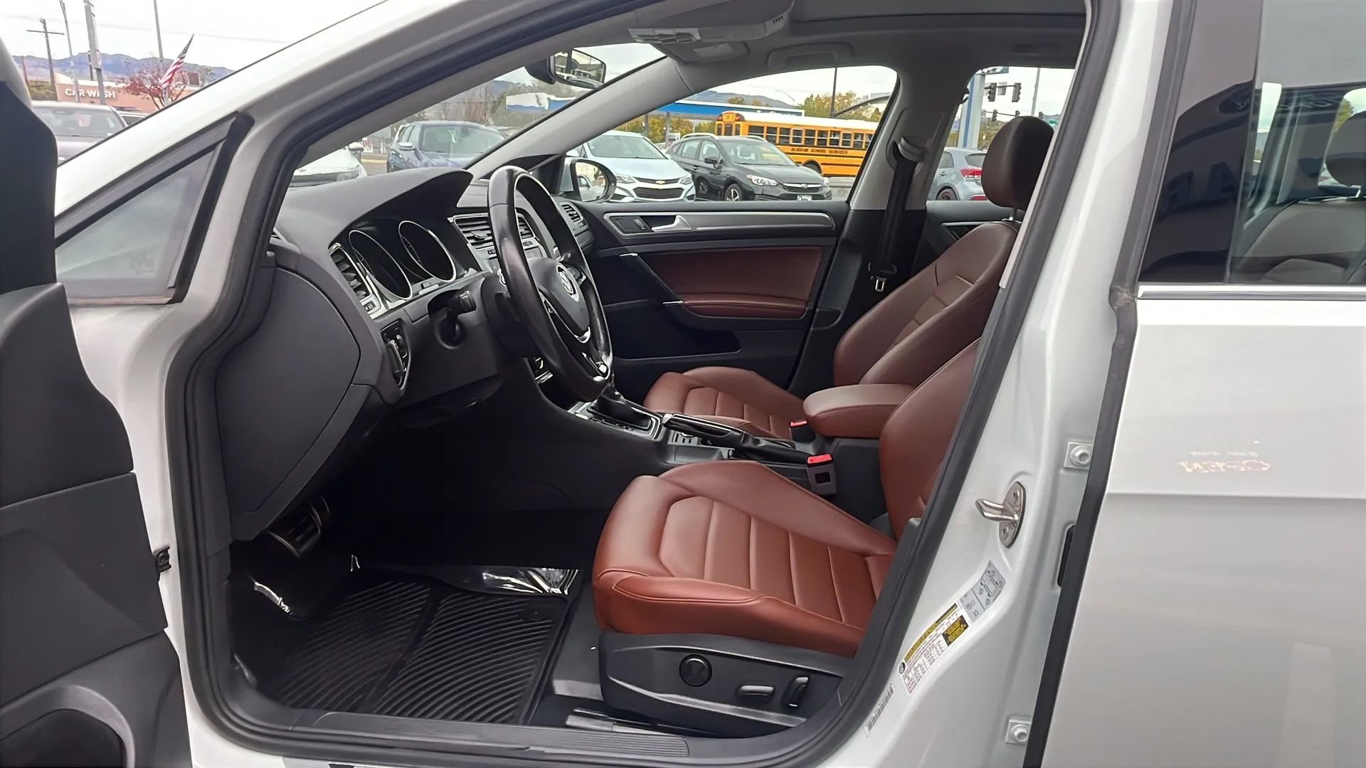 Used 2018 Volkswagen Golf Alltrack SEL image 10