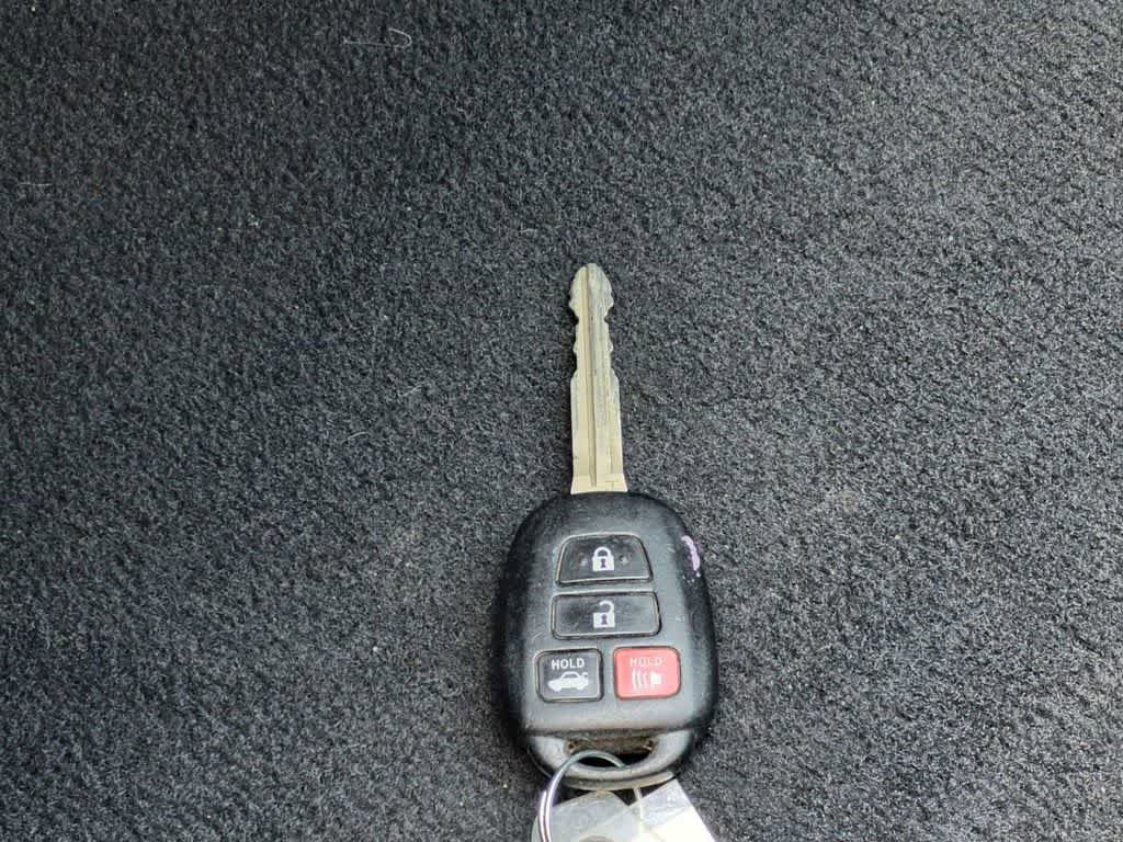 Used 2017 Toyota Camry LE FWD image 39