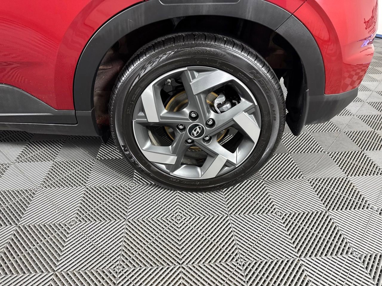 Used 2024 Hyundai Venue Limited image 35