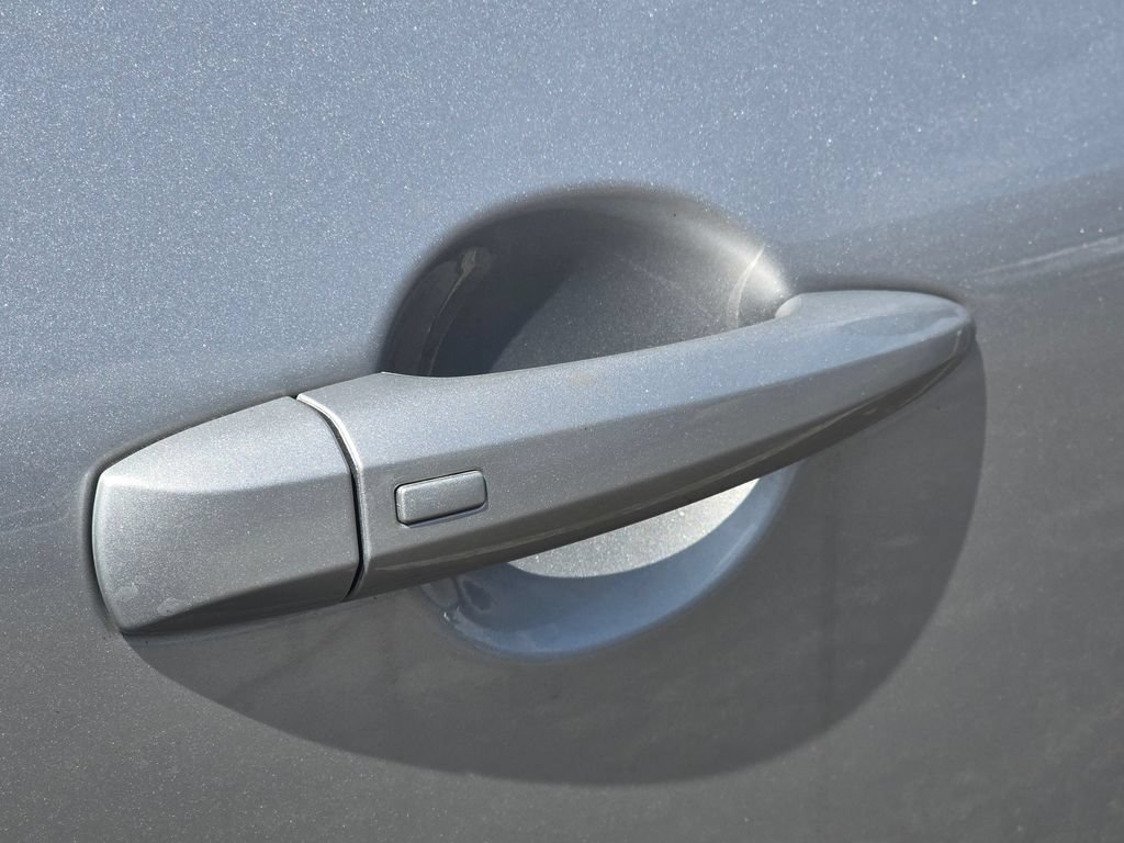 Used 2025 Nissan Rogue SV FWD image 18