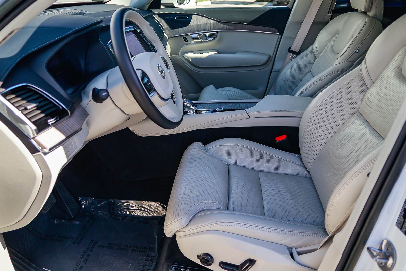 Used 2023 Volvo XC90 T8 Ultimate w/ Protection Package Premier image 21