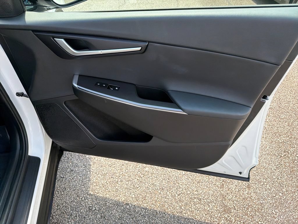 Used 2022 Kia EV6 Light RWD image 14