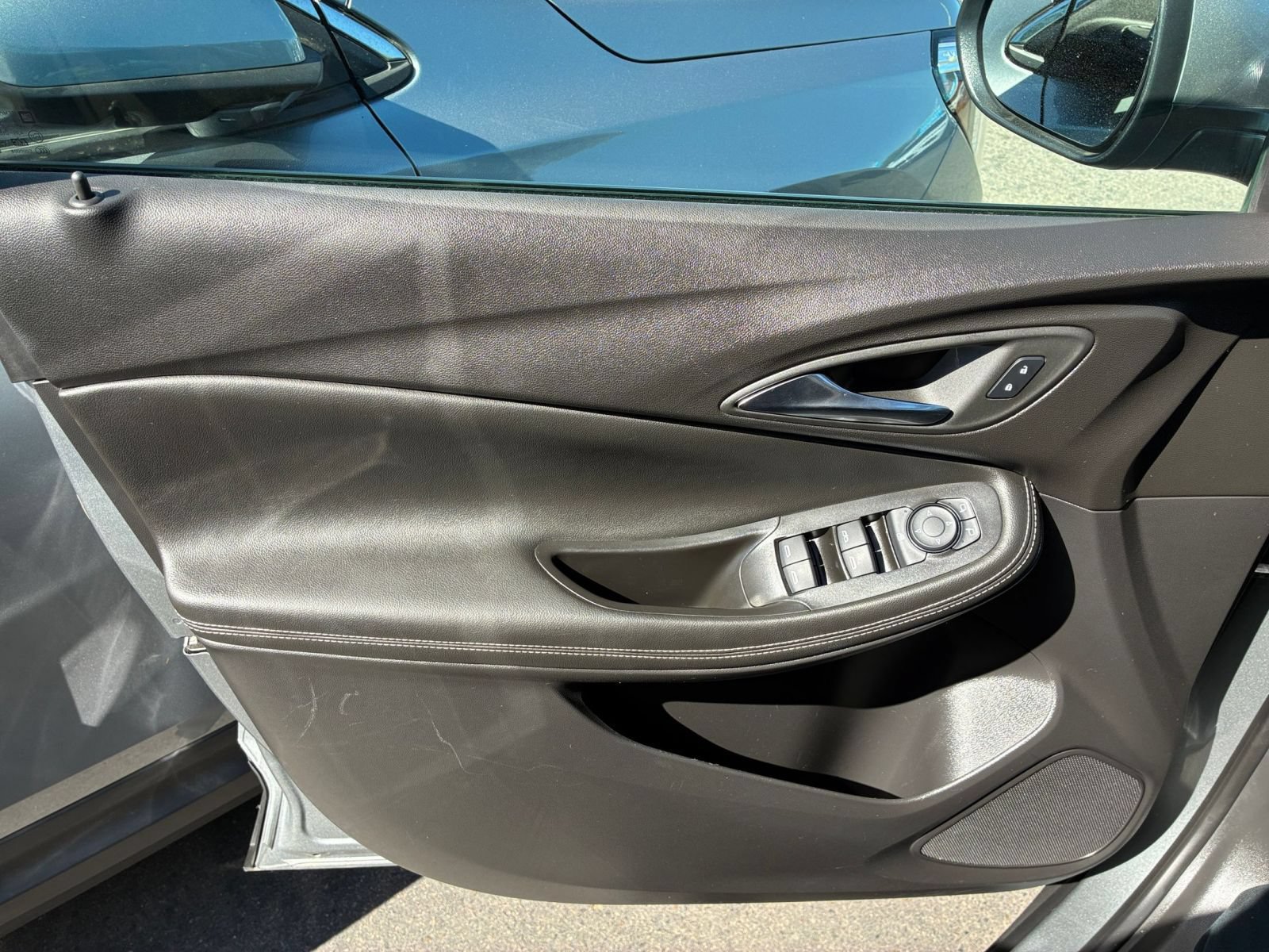 Used 2025 Buick Encore GX Preferred AWD/4WD image 18