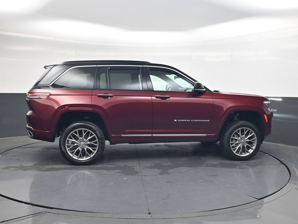 Used 2024 Jeep Grand Cherokee Summit AWD/4WD image 3