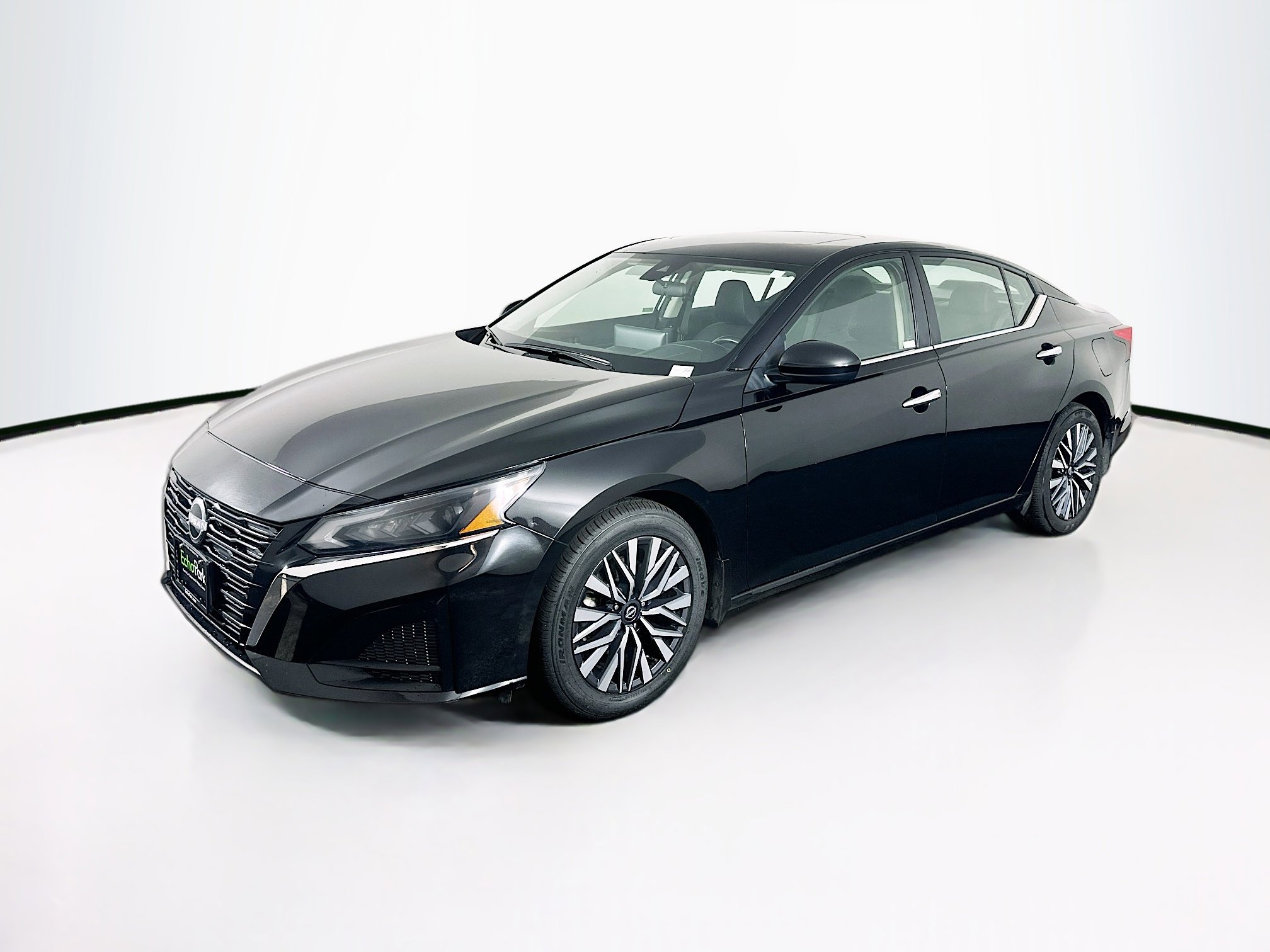 Used 2024 Nissan Altima 2.5 SV w/ SV Premium Package image 3