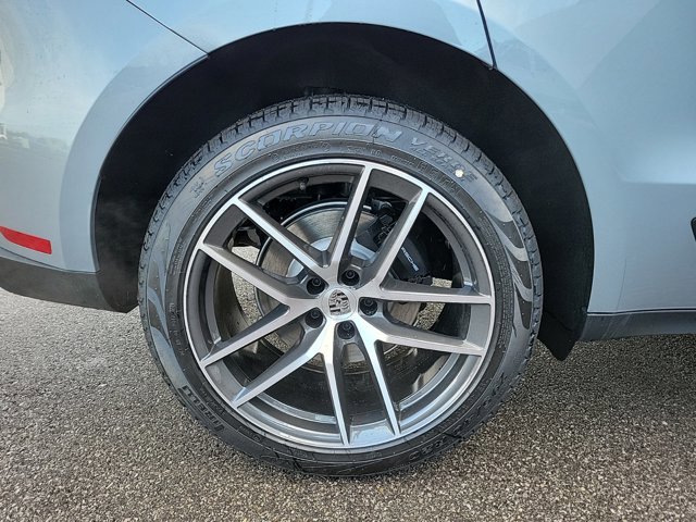 Used 2025 Porsche Macan image 12