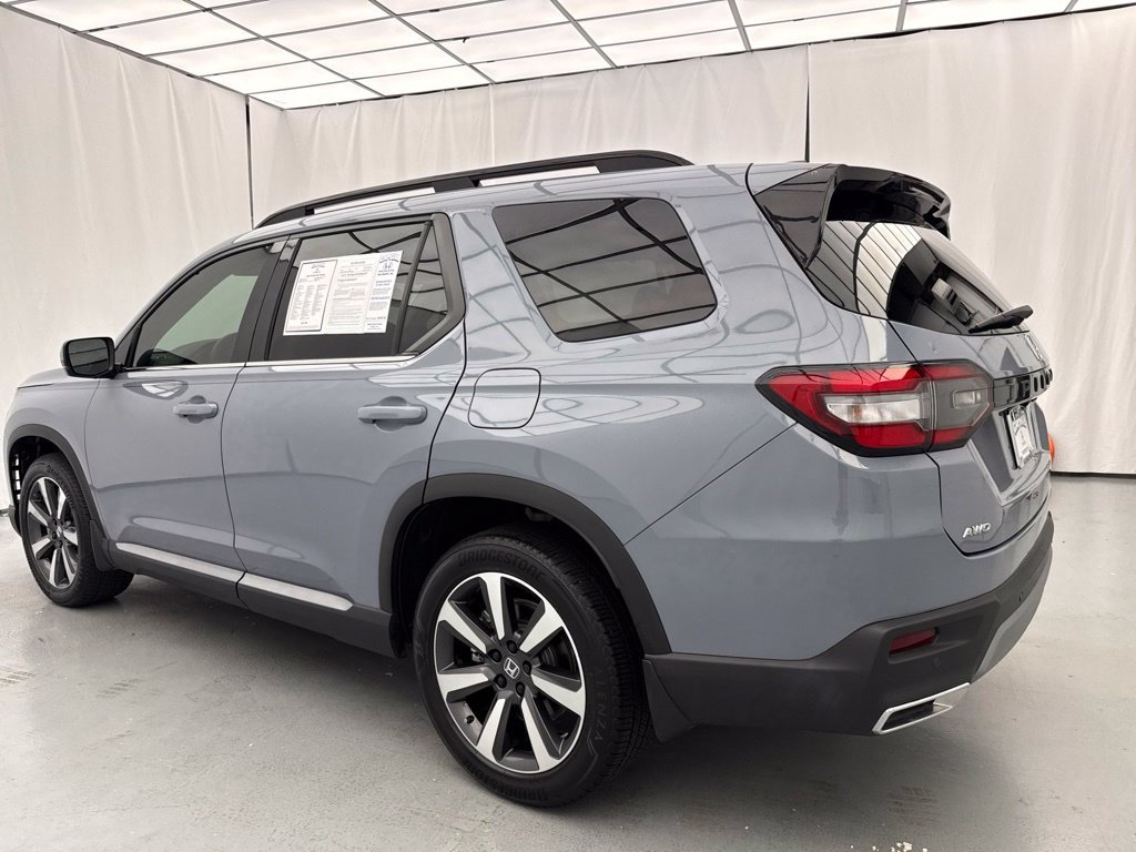 Used 2025 Honda Pilot Touring image 5