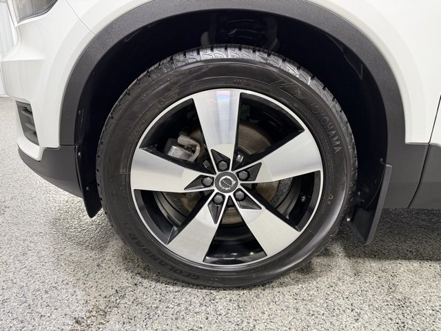 Used 2020 Volvo XC40 T5 Momentum w/ Premium Package image 29