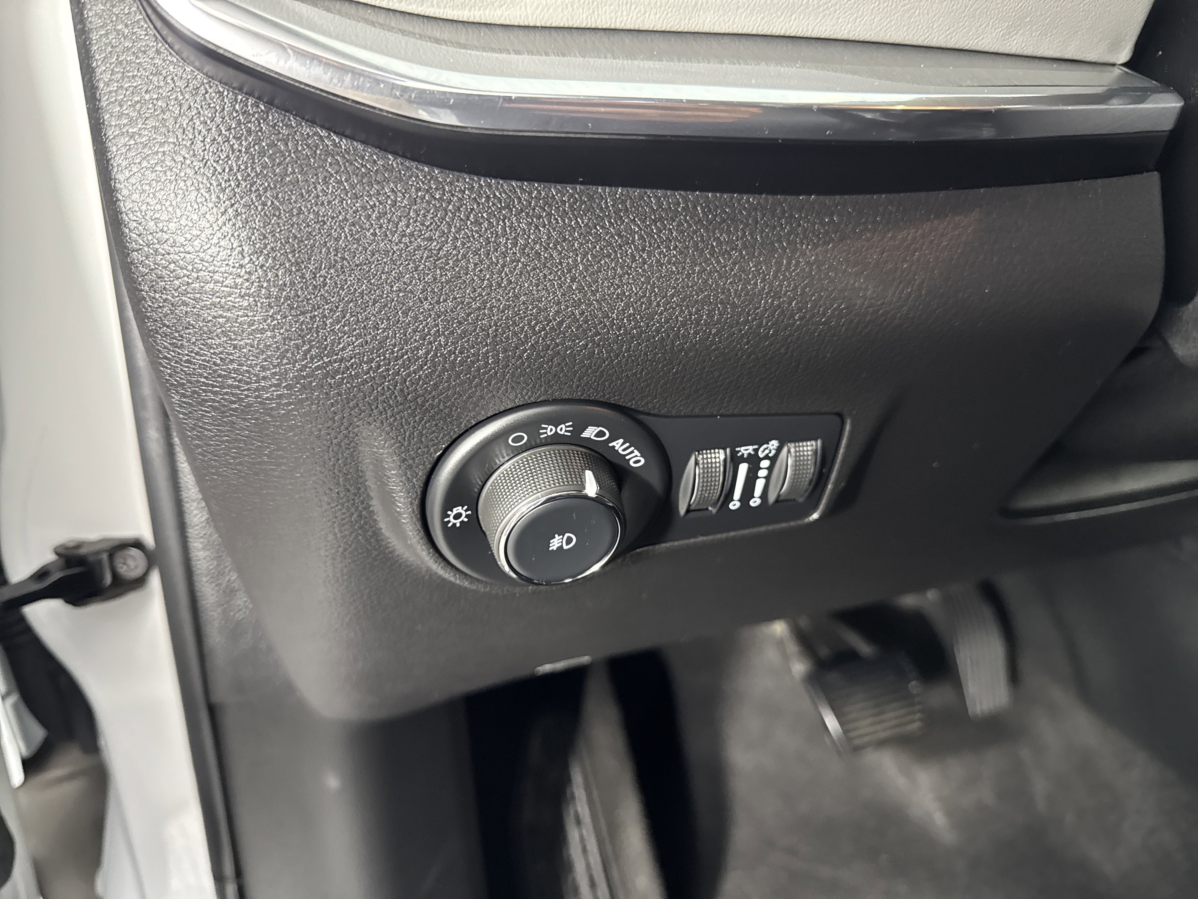 Used 2022 Jeep Compass Limited image 25