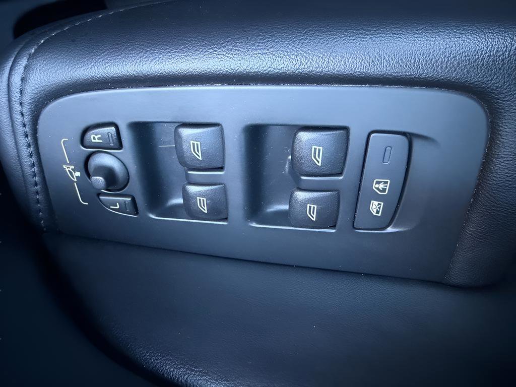 Used 2024 Volvo XC60 B5 Plus image 19