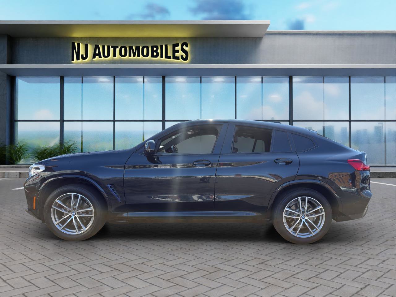 Used 2019 BMW X4 xDrive30i w/ M Sport Package image 4