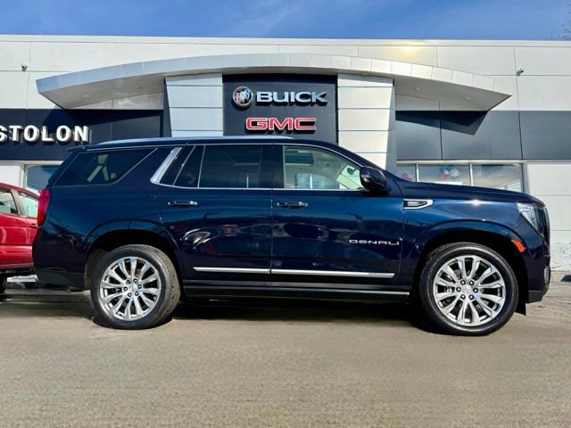 Used 2022 GMC Yukon Denali w/ Denali Premium Package image 2