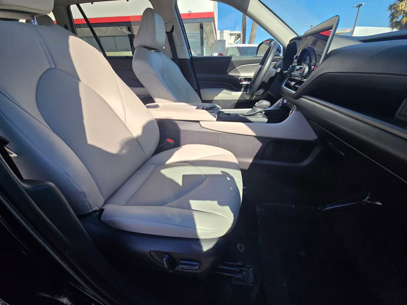 Used 2024 Toyota Grand Highlander XLE image 11