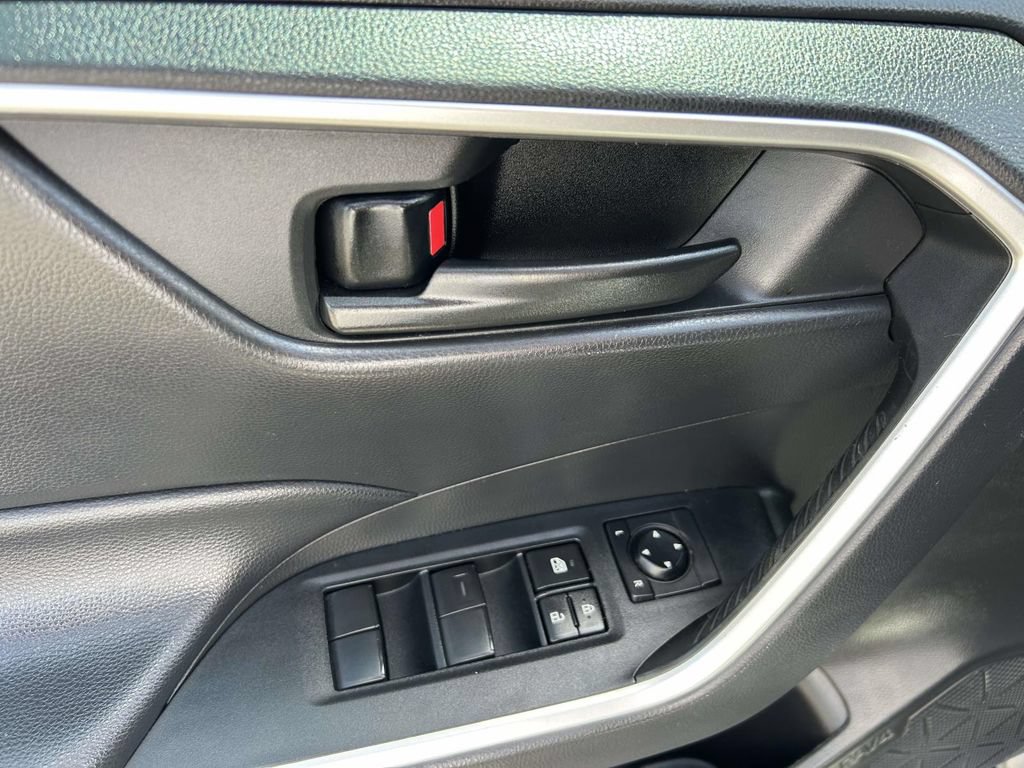 Used 2023 Toyota RAV4 LE FWD image 17