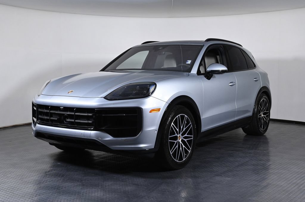 Certified 2025 Porsche Cayenne GTS AWD/4WD image 1