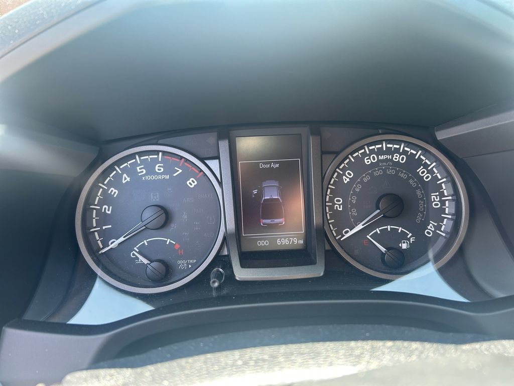 Used 2019 Toyota Tacoma TRD Off-Road w/ Technology Package AWD/4WD image 23