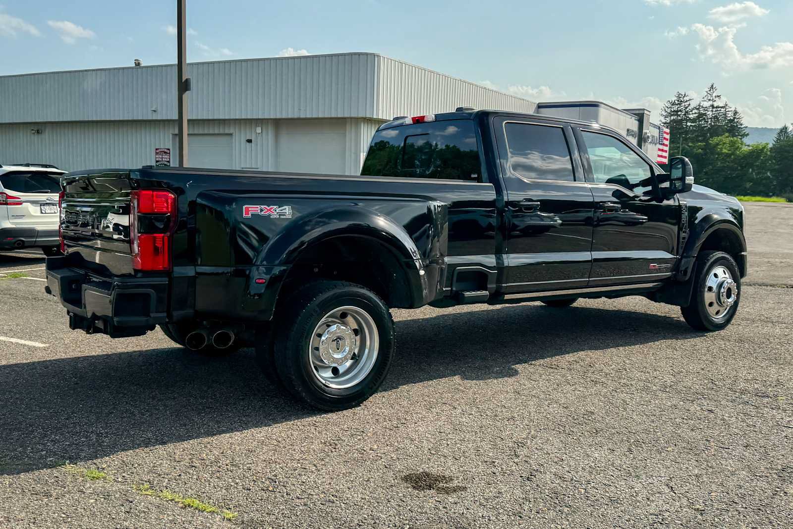 Used 2026 Ford F450 Platinum w/ FX4 Off-Road Package AWD/4WD image 3
