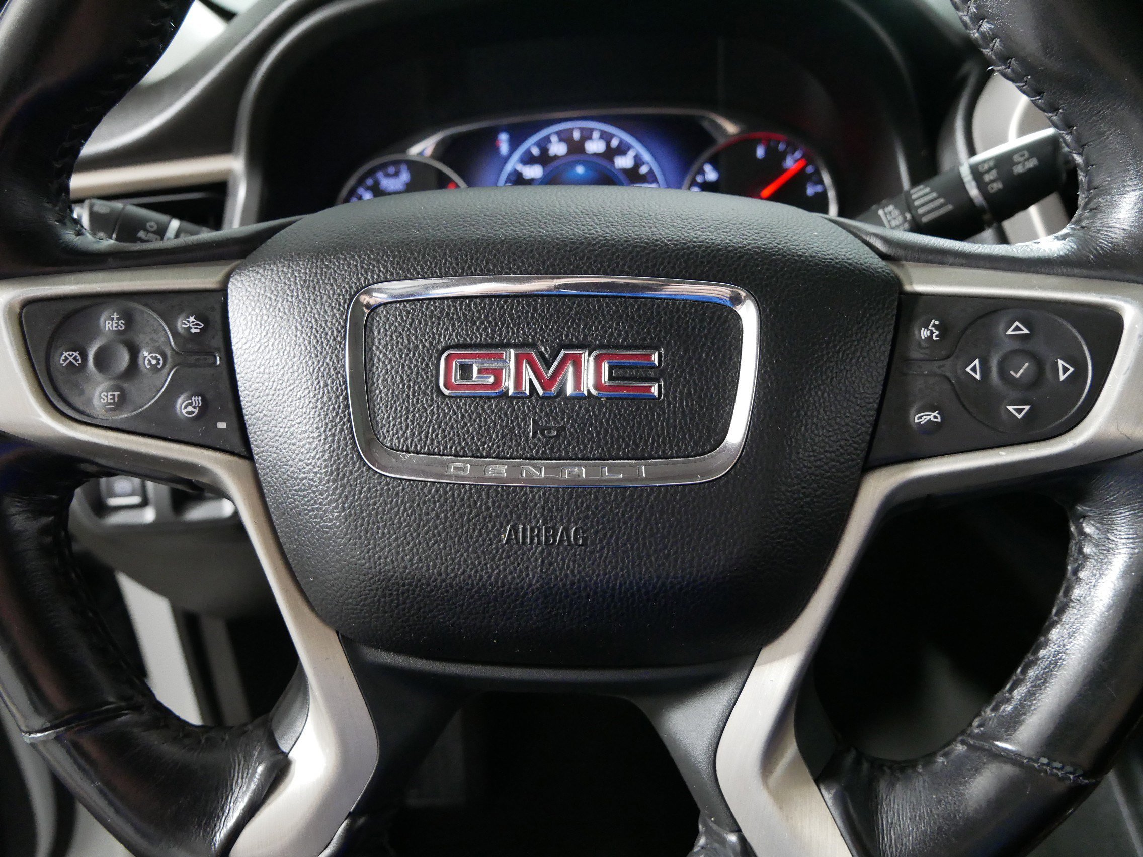 Used 2017 GMC Acadia Denali image 25