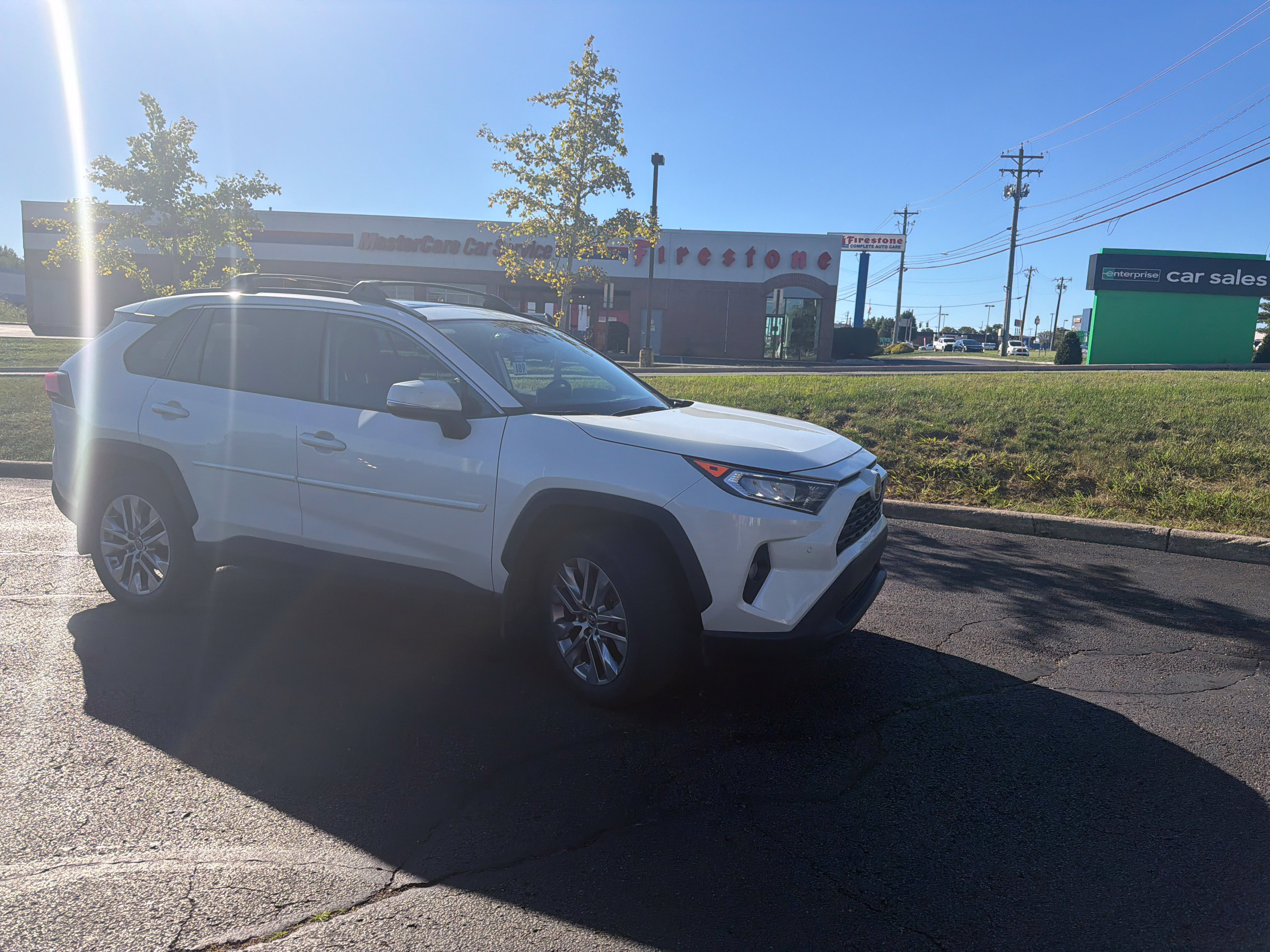 Used 2021 Toyota RAV4 XLE Premium AWD/4WD image 6