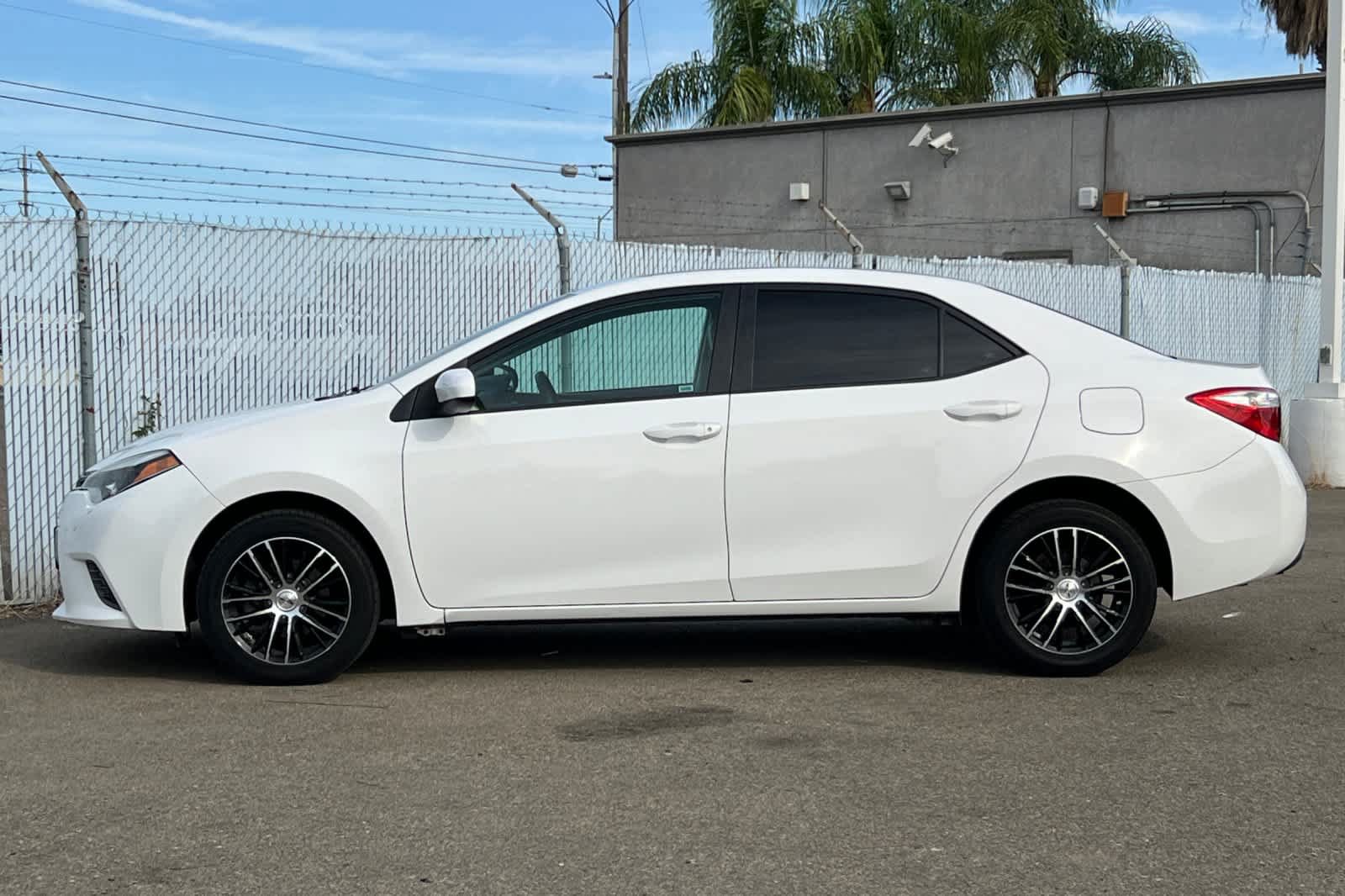 Used 2016 Toyota Corolla LE FWD video 2