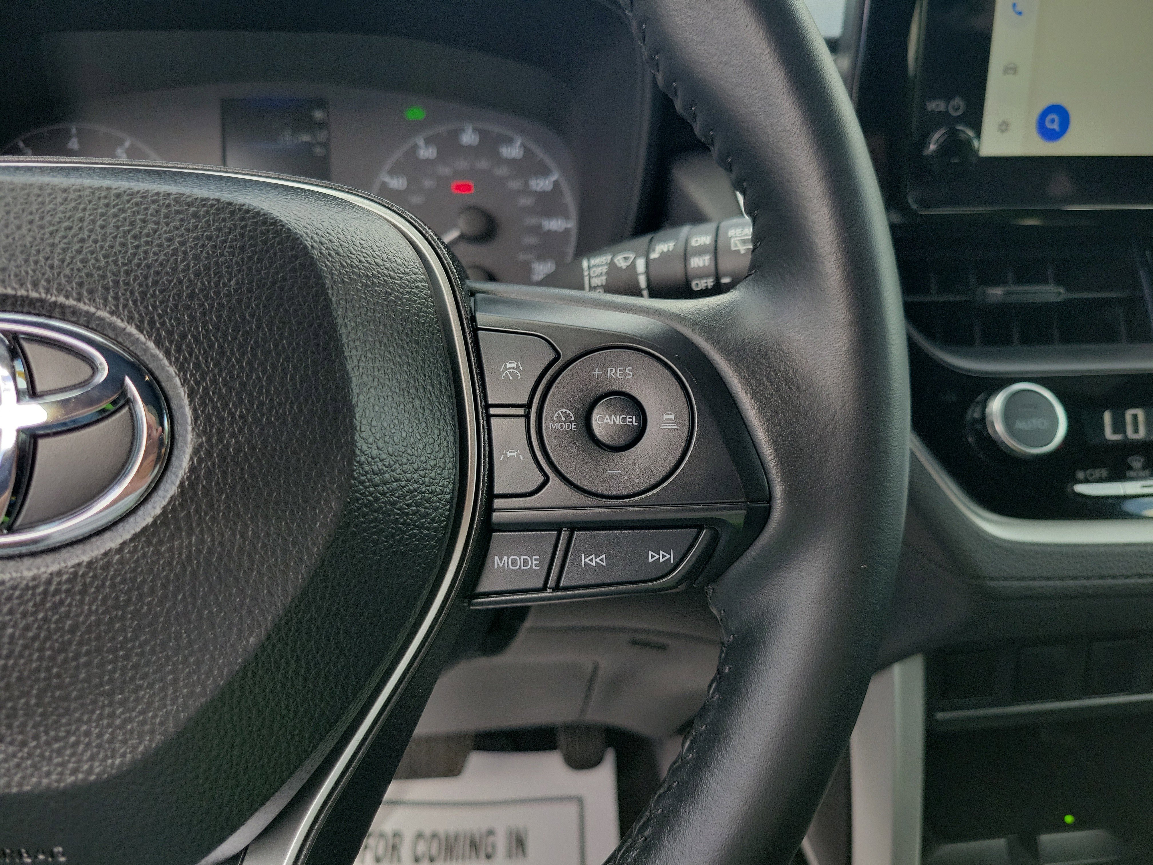 Used 2024 Toyota Corolla Cross SE image 29