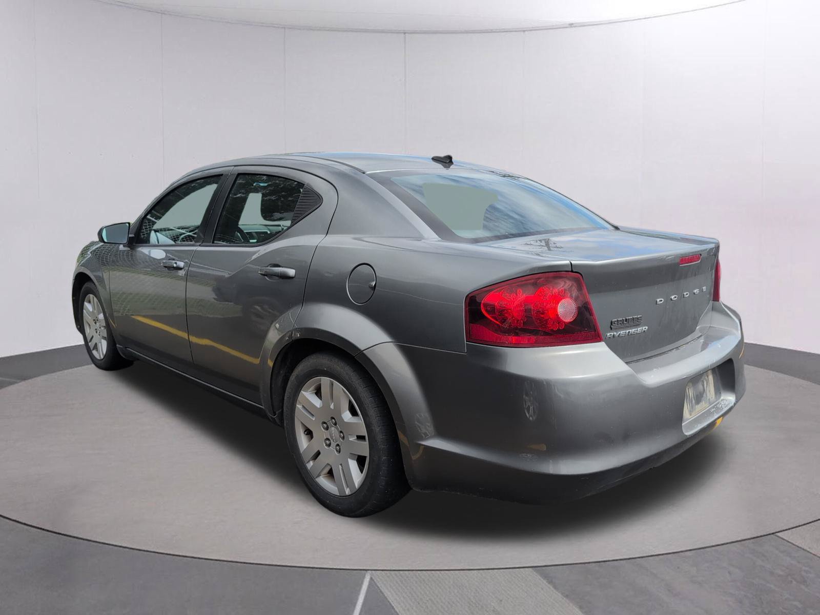 Used 2012 Dodge Avenger SE FWD image 2