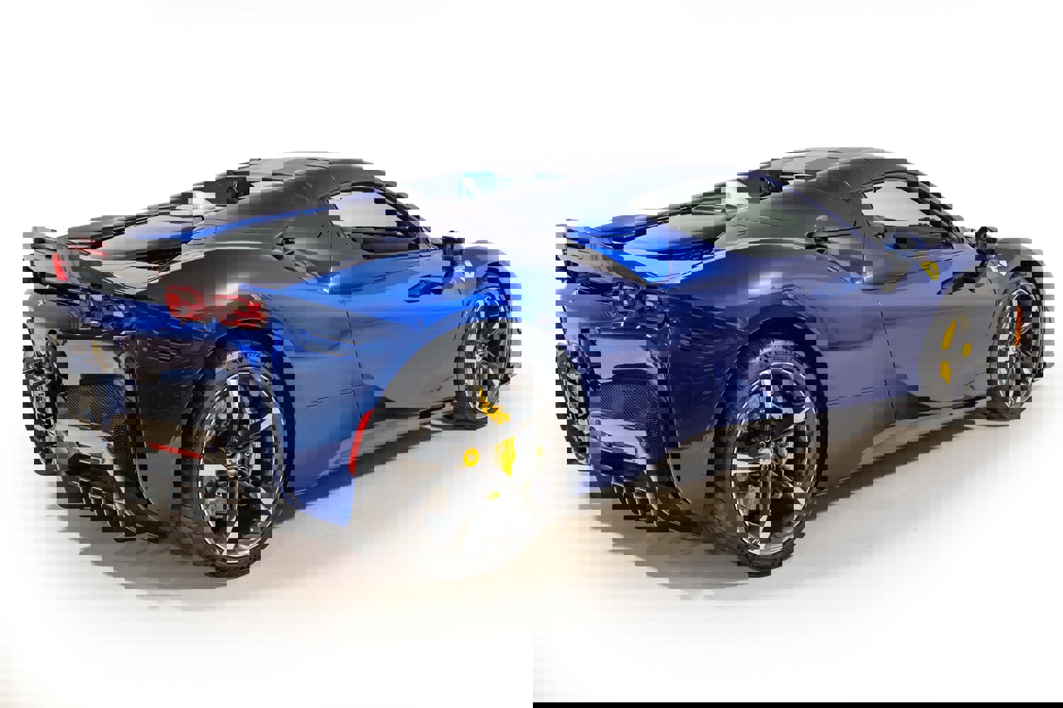 Used 2022 Ferrari SF90 Spider image 17