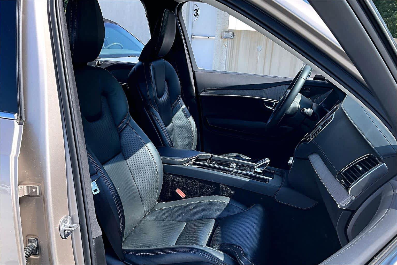Used 2023 Volvo XC90 B6 Ultimate w/ Protection Package Premier AWD/4WD image 9