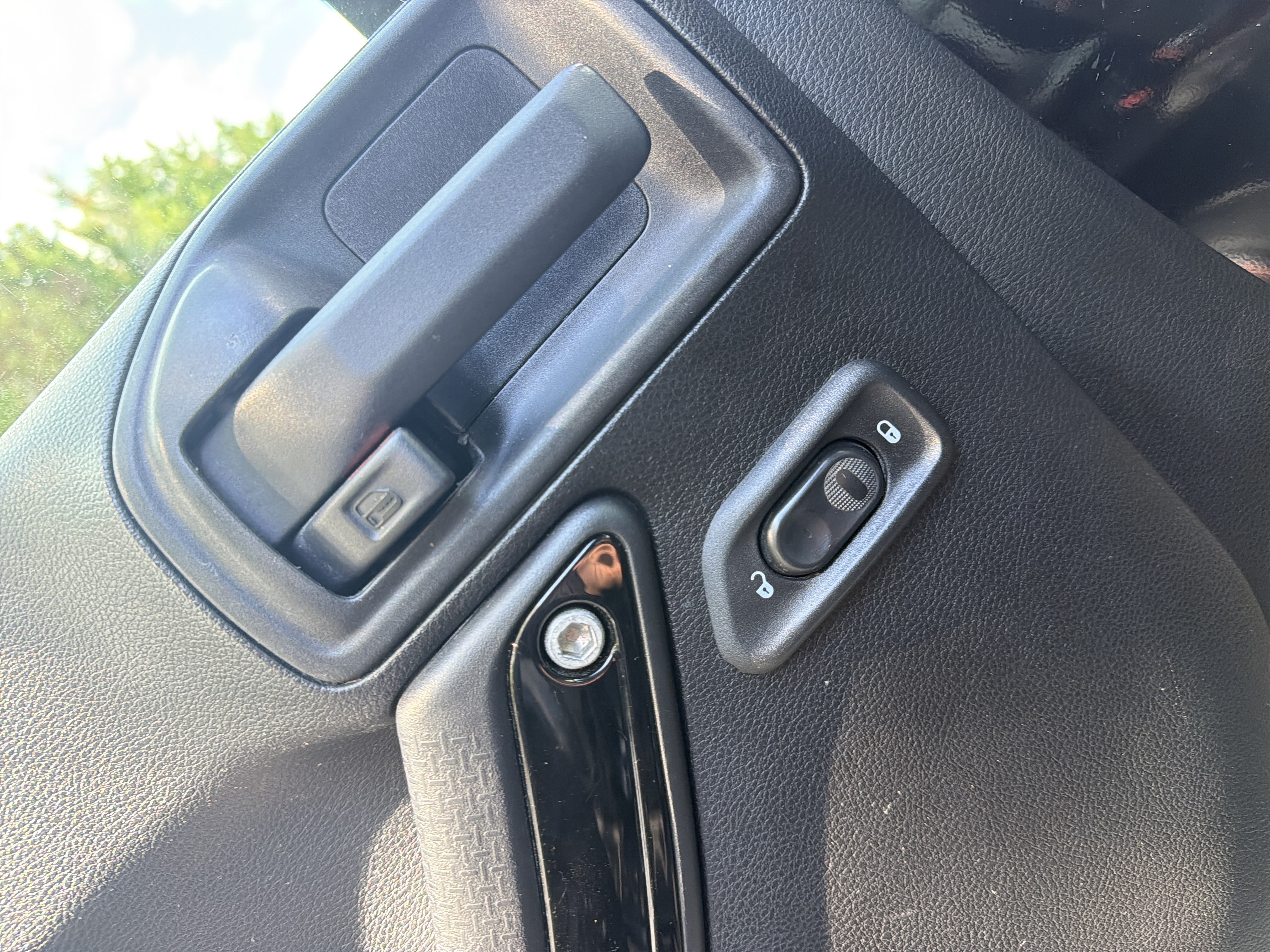 Used 2012 Jeep Wrangler Unlimited Sahara AWD/4WD image 15