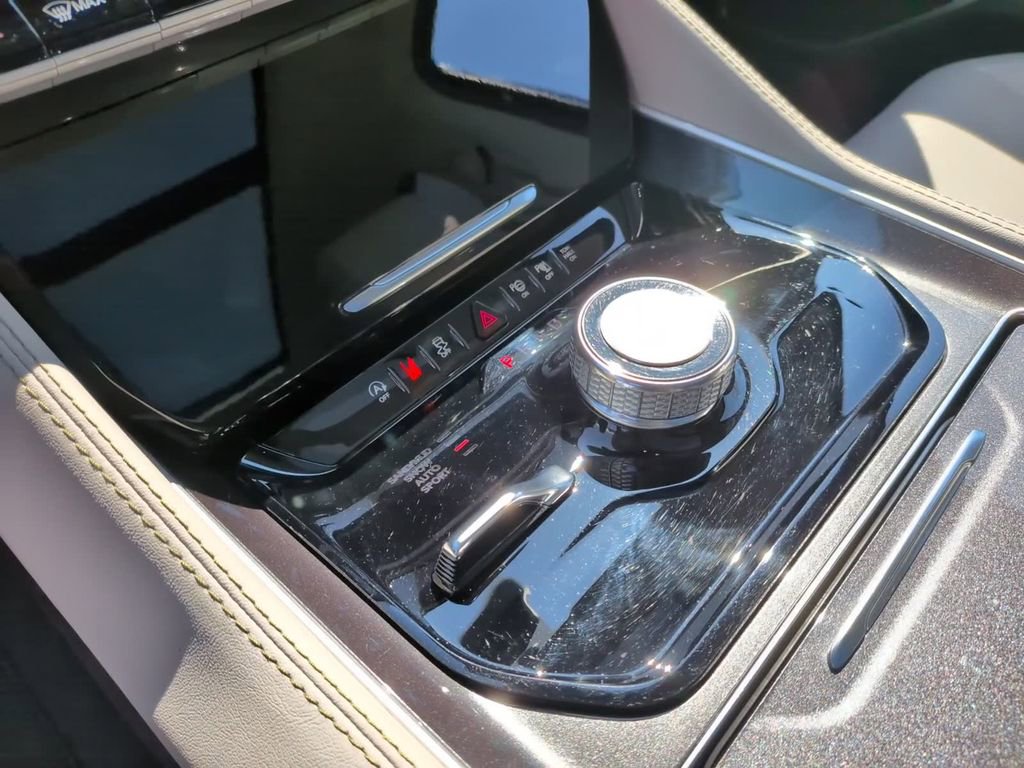 New 2024 Jeep Wagoneer 4WD w/ Premium Group I image 26