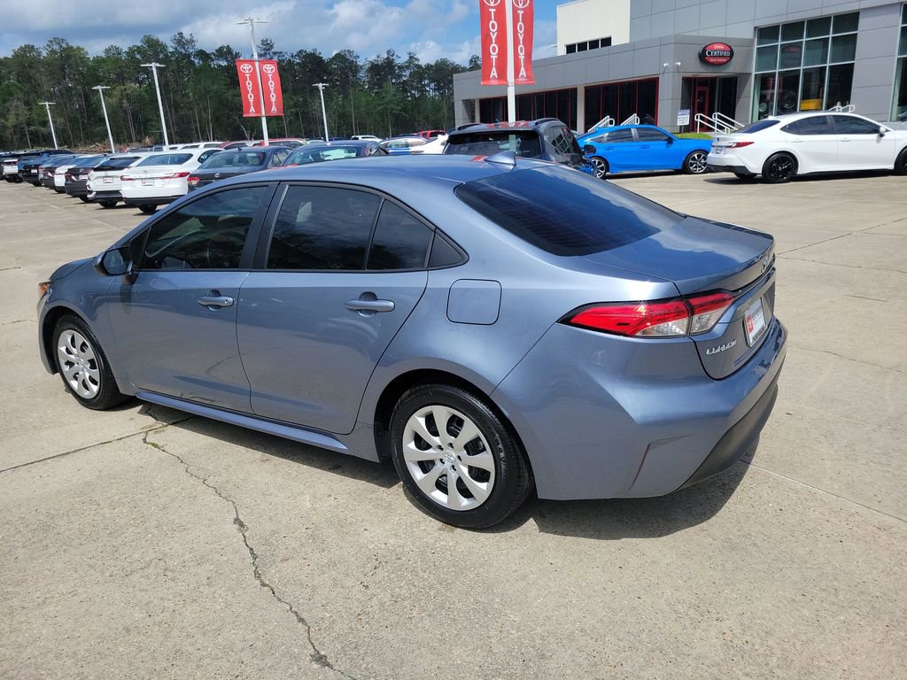 Certified 2025 Toyota Corolla LE FWD image 3