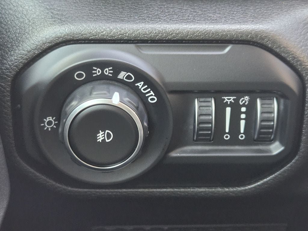 Used 2020 Jeep Wrangler Unlimited Sahara AWD/4WD image 24
