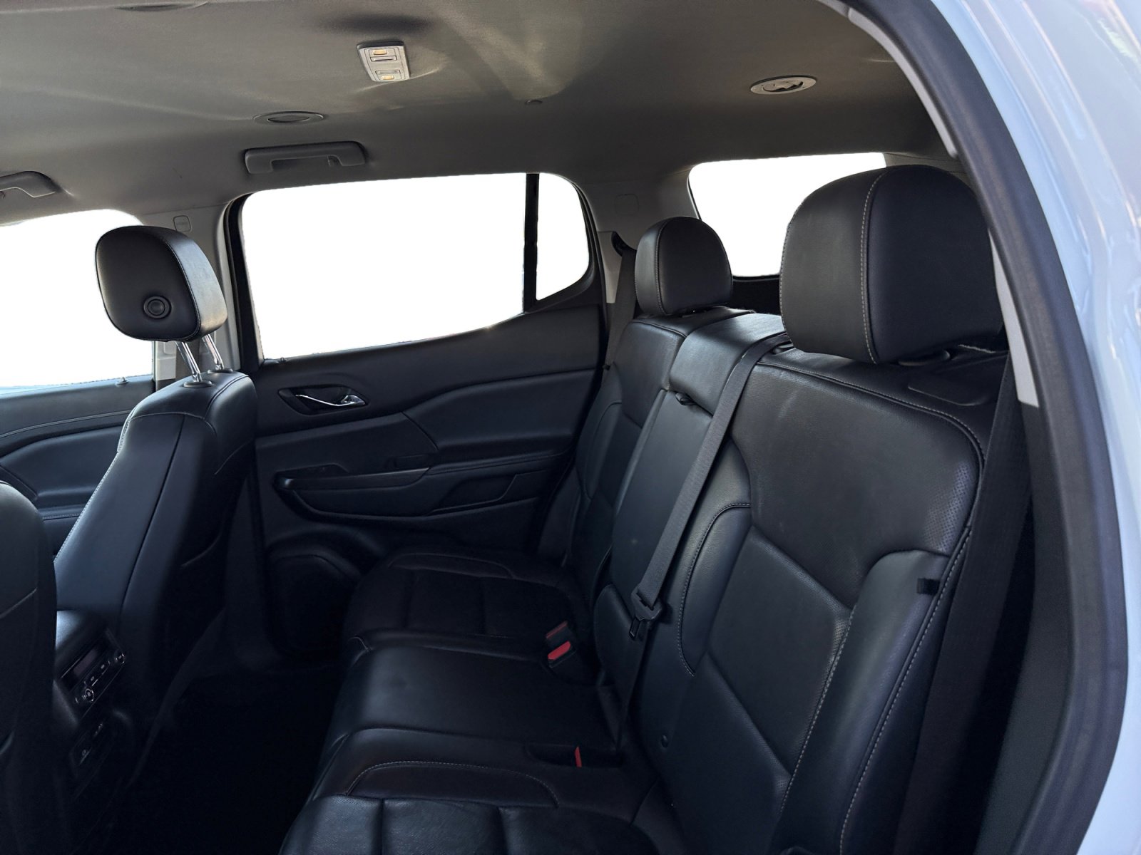 Used 2023 GMC Acadia SLT image 11